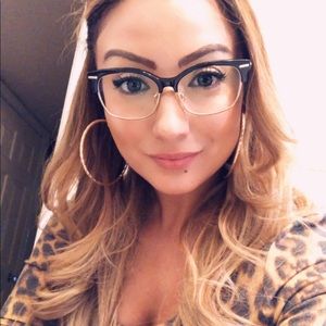 Meet your Posher, Christina